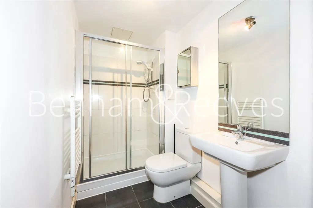 Boulevard Drive, Beaufort Park, NW9, photo 8