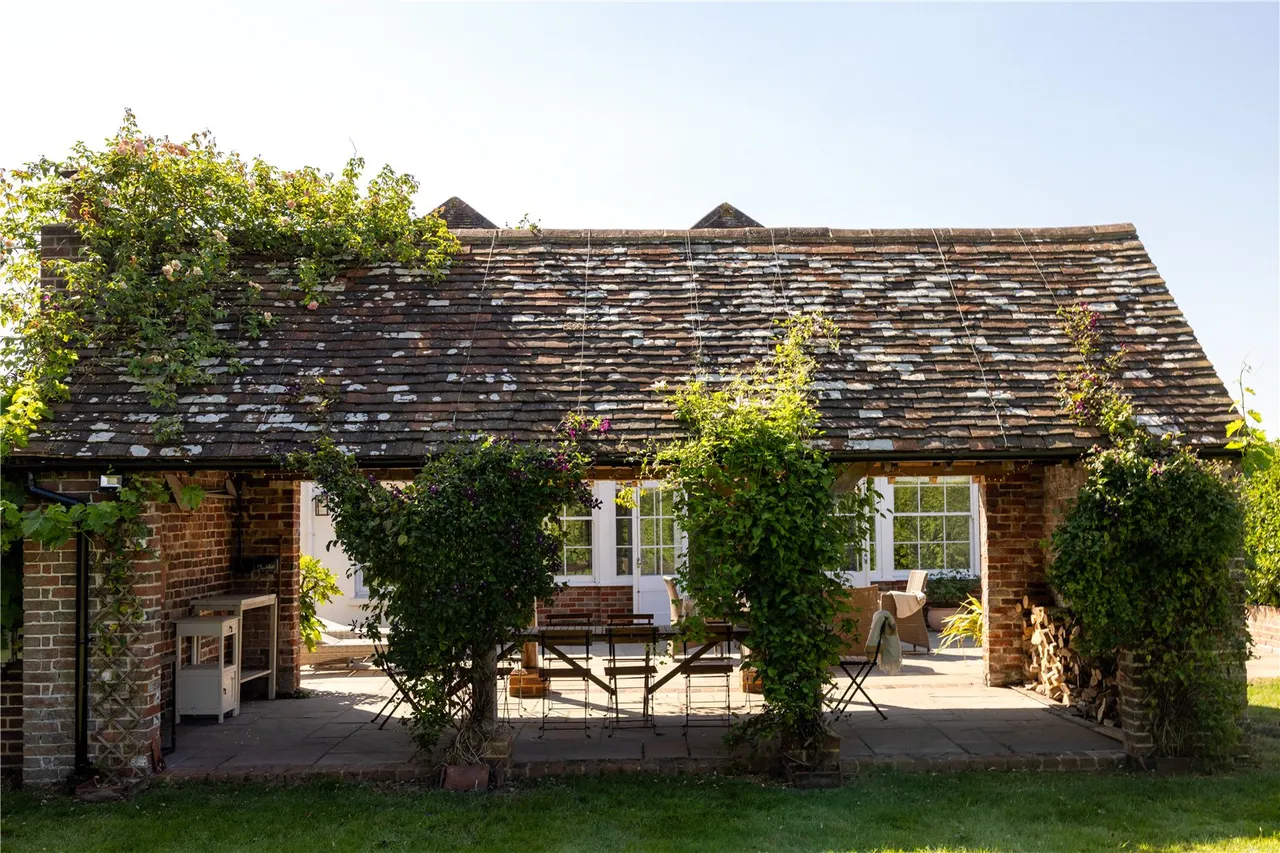 A Georgian Country House in the South Downs, 2.7 Acres, photo 49