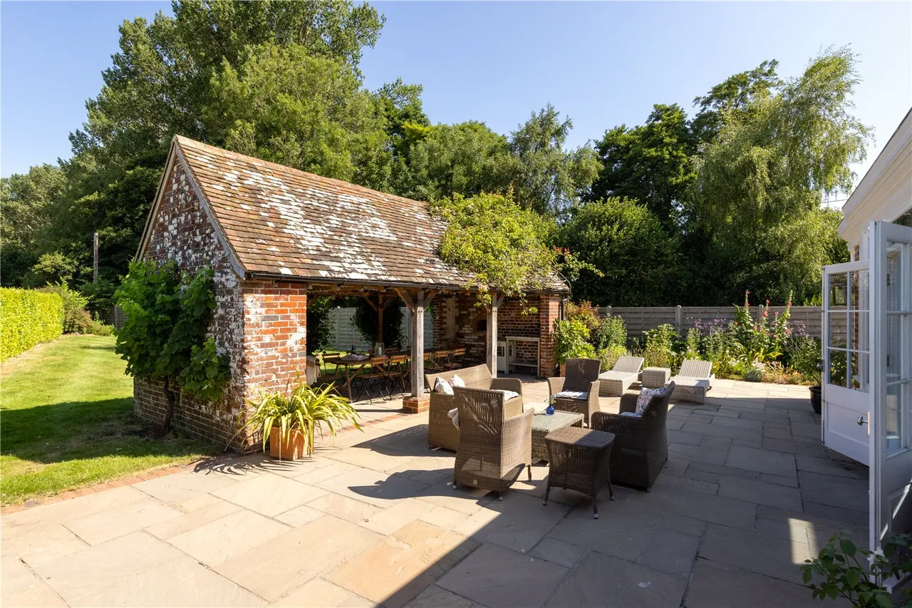 A Georgian Country House in the South Downs, 2.7 Acres, photo 51