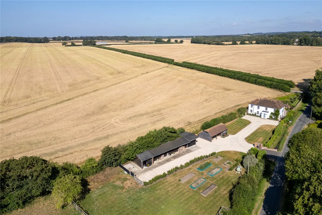 A Georgian Country House in the South Downs, 2.7 Acres, photo 41