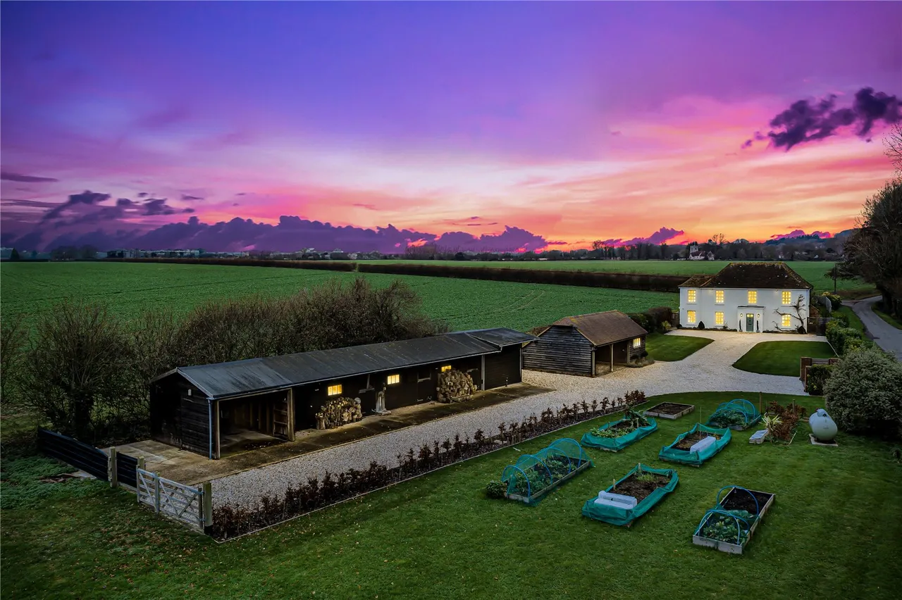 A Georgian Country House in the South Downs, 2.7 Acres, photo 13