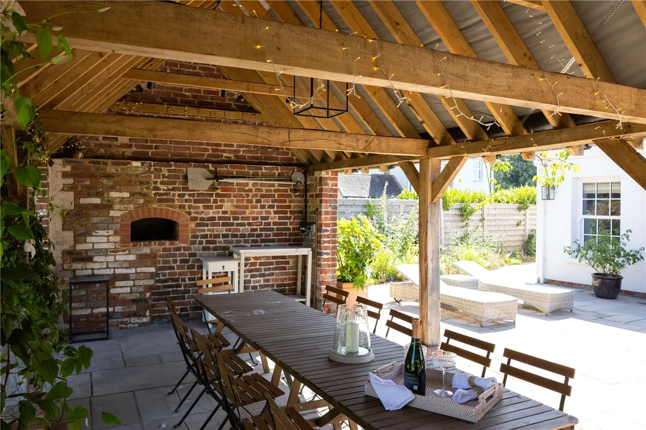 A Georgian Country House in the South Downs, 2.7 Acres, photo 10