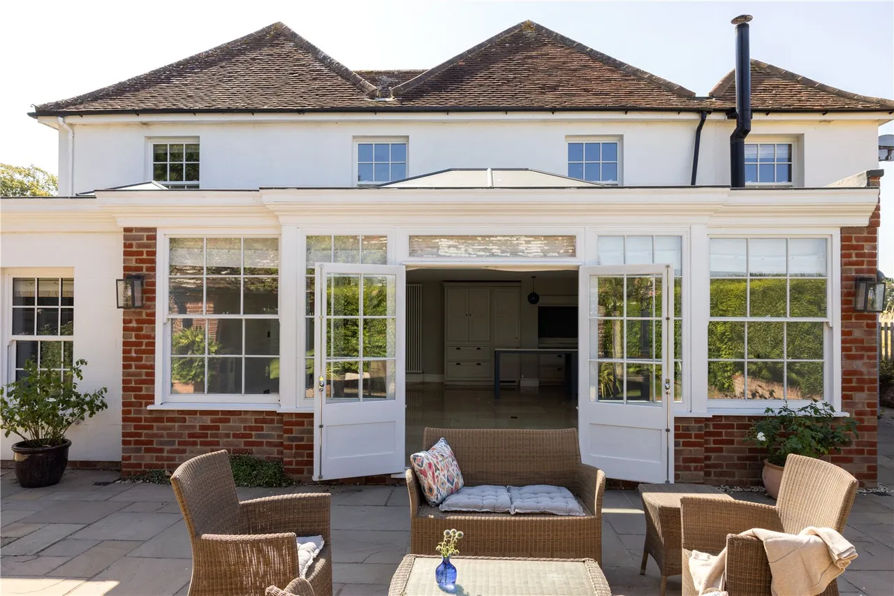A Georgian Country House in the South Downs, 2.7 Acres, photo 44