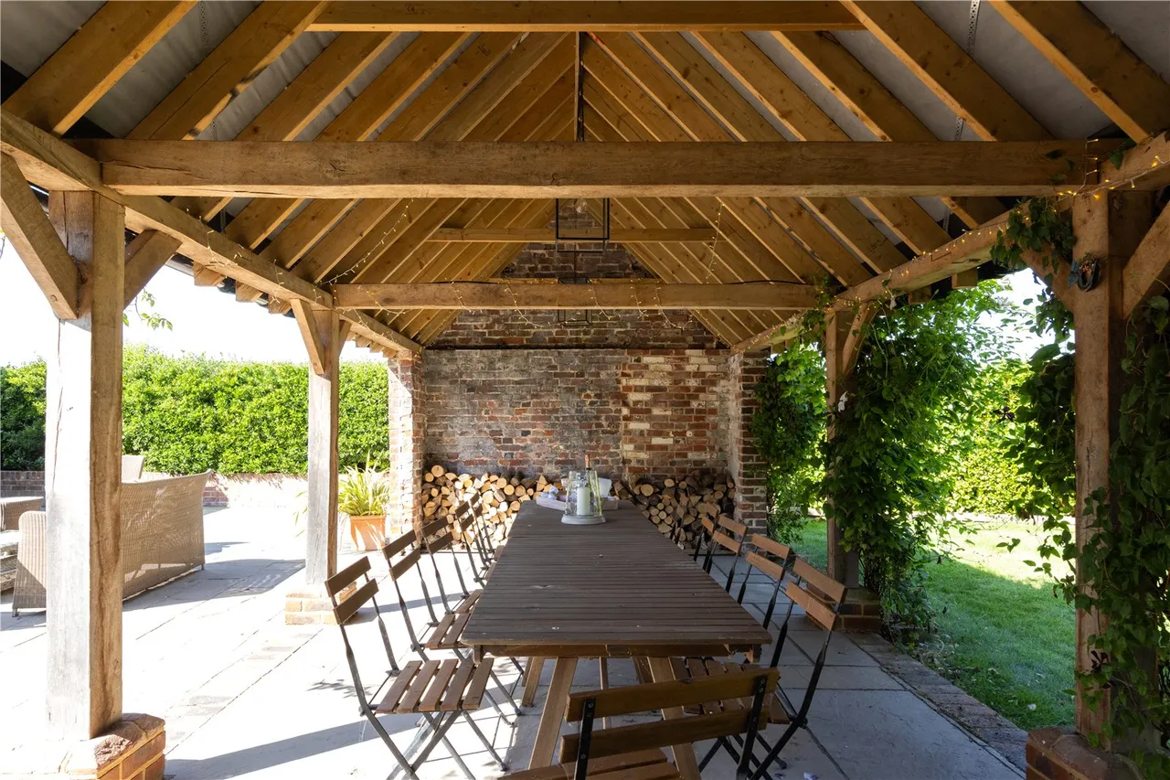 A Georgian Country House in the South Downs, 2.7 Acres, photo 48