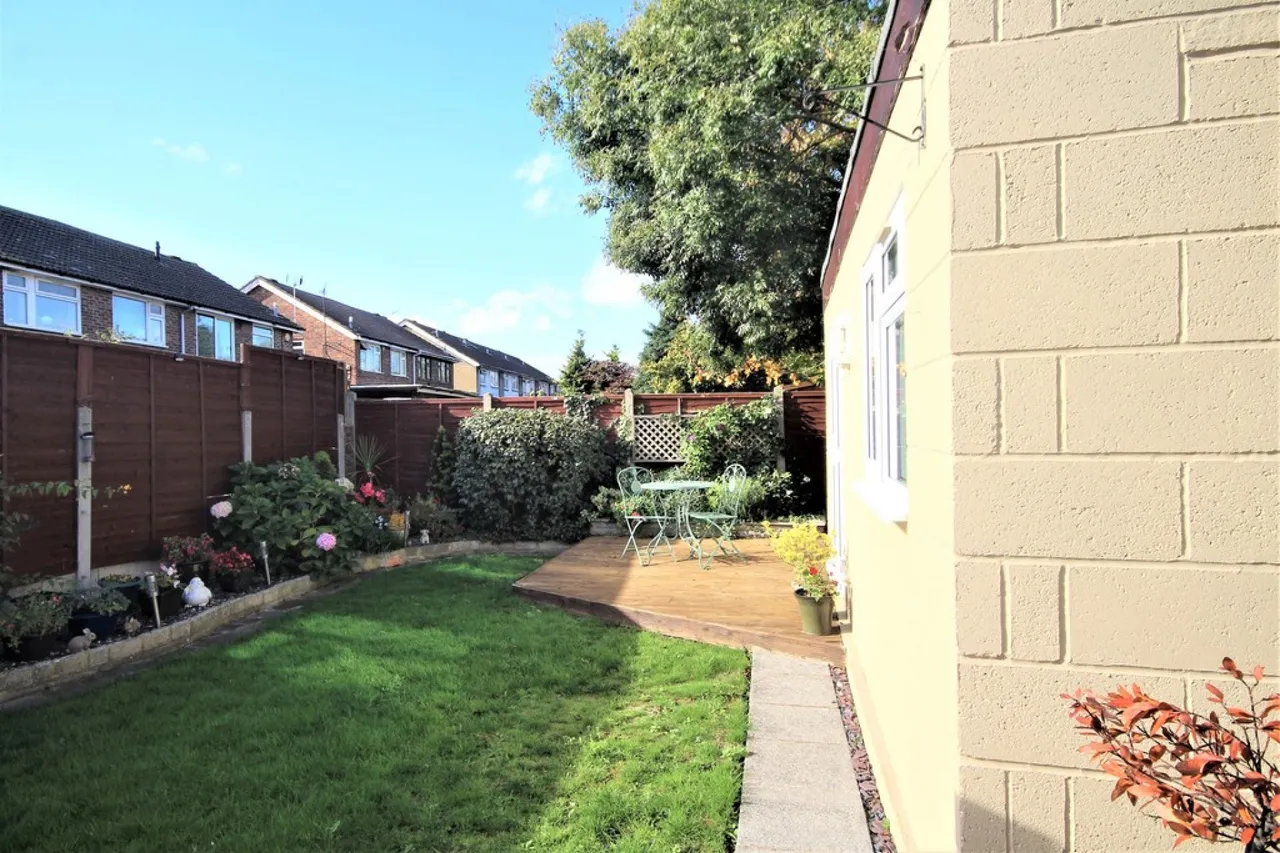 Hithermoor Road, Staines-upon-Thames, photo 11