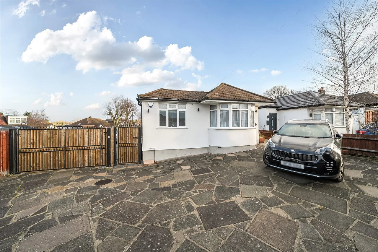 3 bed house for sale — Chesham Avenue, Petts Wood, Orpington, BR5