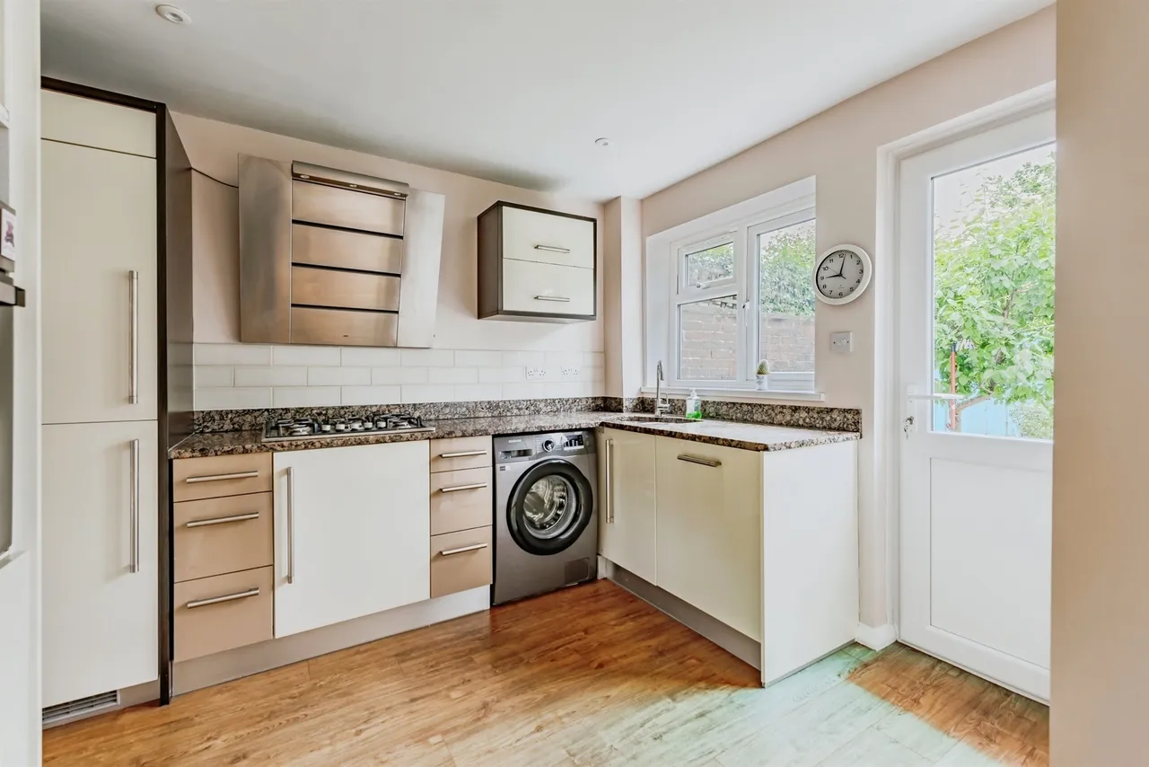 Maiden Lane, Crawley, RH11, photo 4