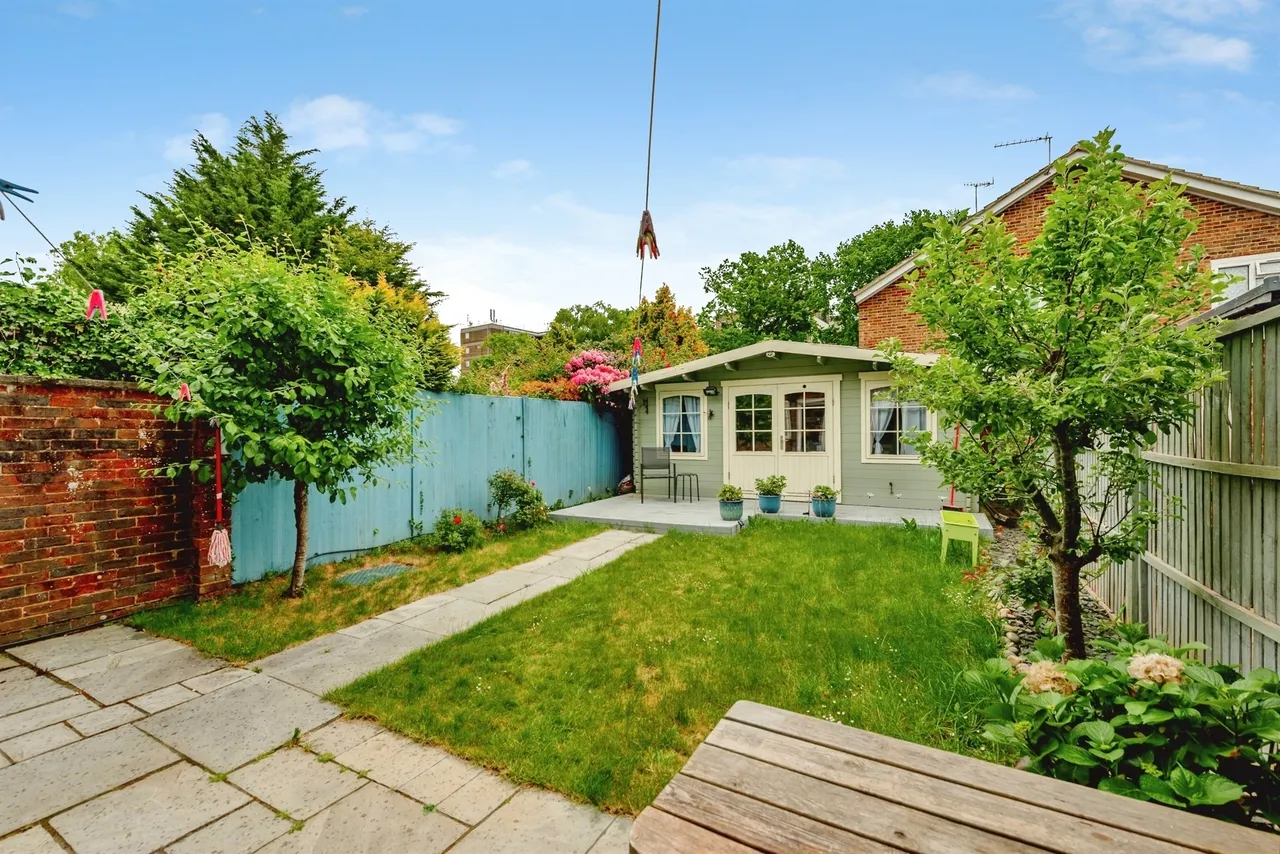 Maiden Lane, Crawley, RH11, photo 2