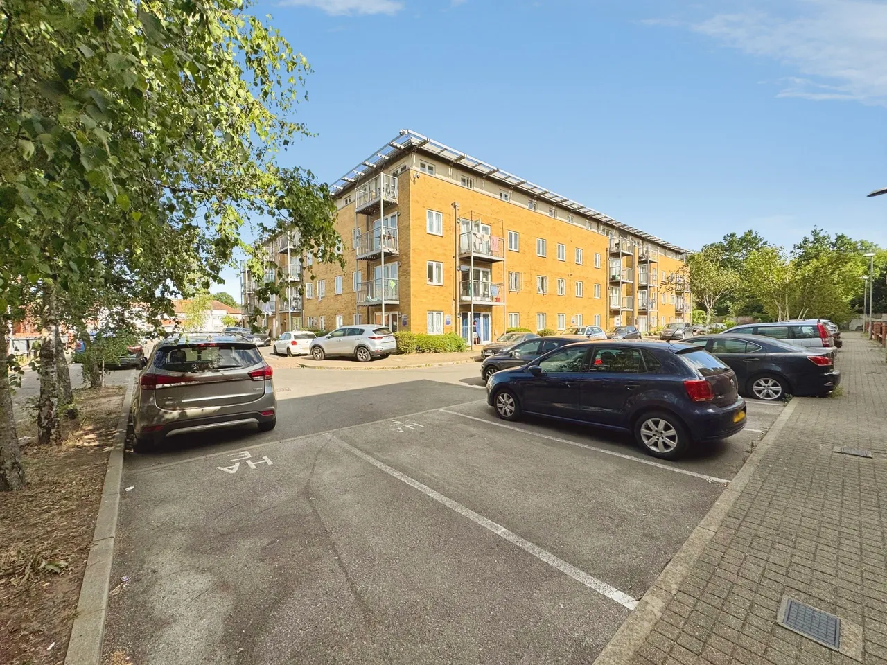 King George Crescent, Wembley, HA0, photo 10