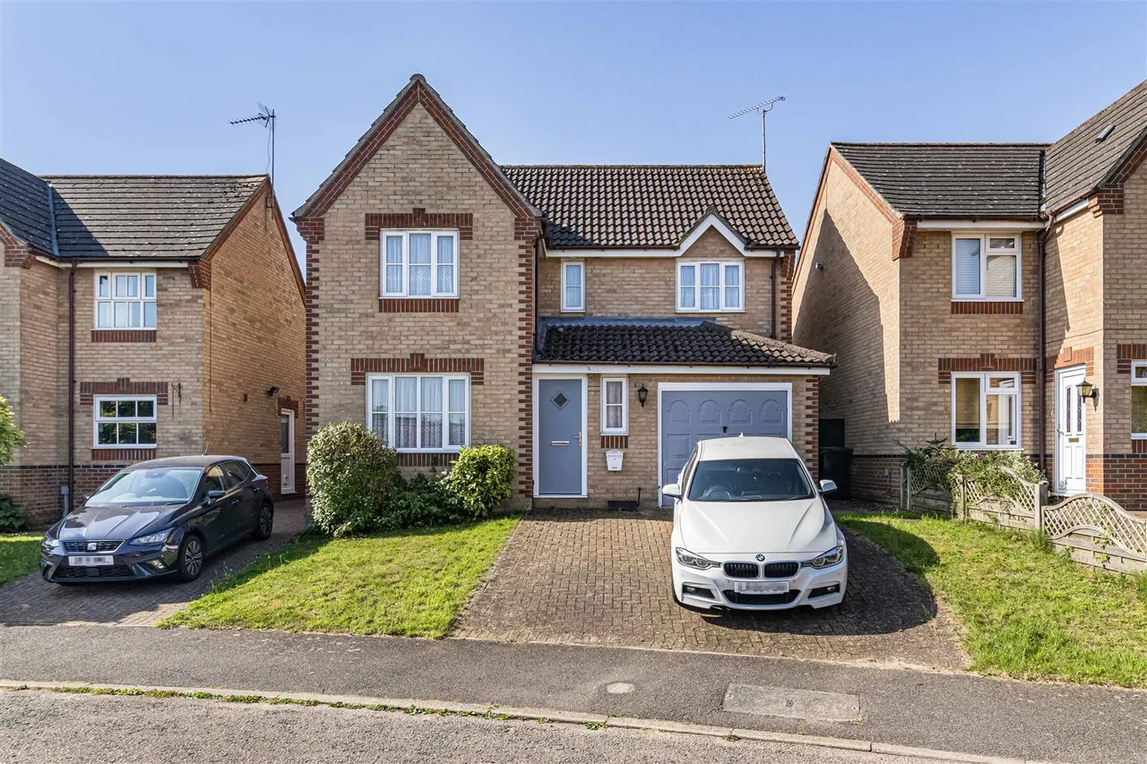 4 bed house for sale, Lowry Close, Haverhill, CB9