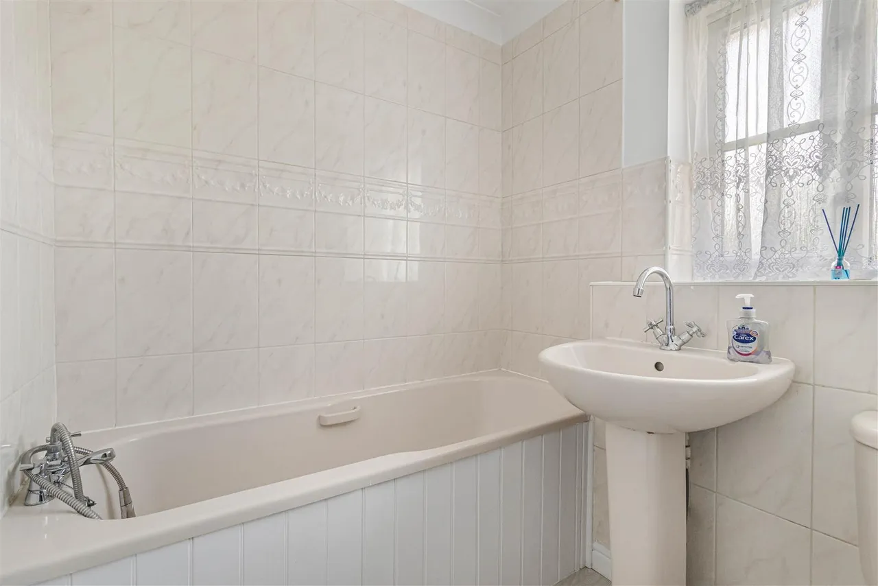 Lowry Close, Haverhill, CB9, photo 19