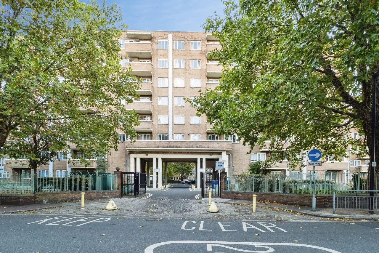 Mile End Road, London, E1, photo 20