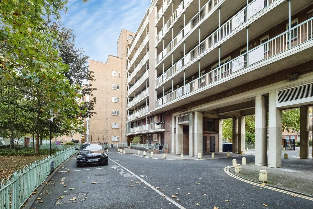 Mile End Road, London, E1, photo 19