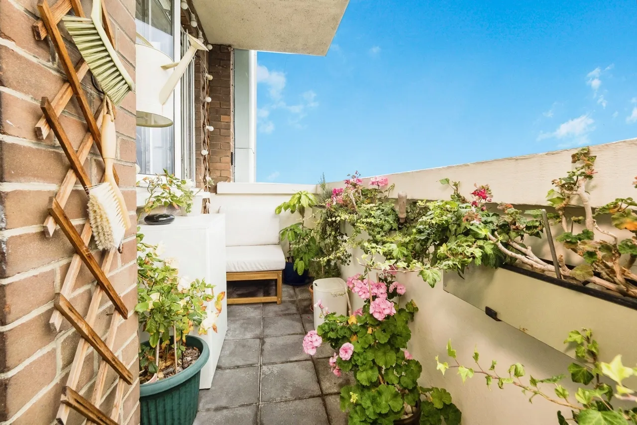 Mile End Road, London, E1, photo 18