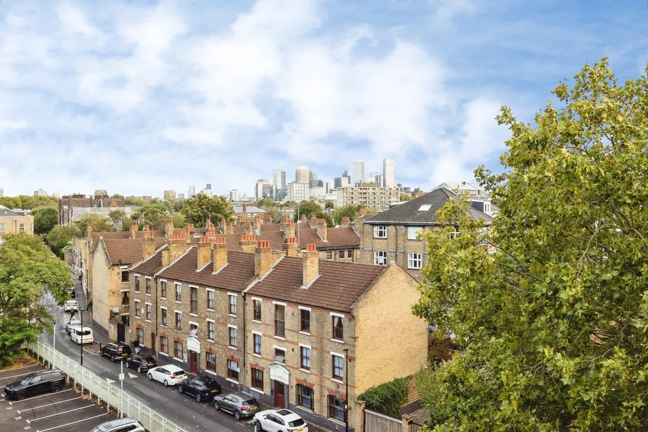 Mile End Road, London, E1, photo 12