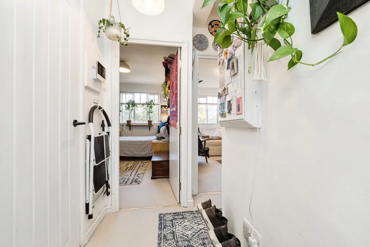 Mile End Road, London, E1, photo 11