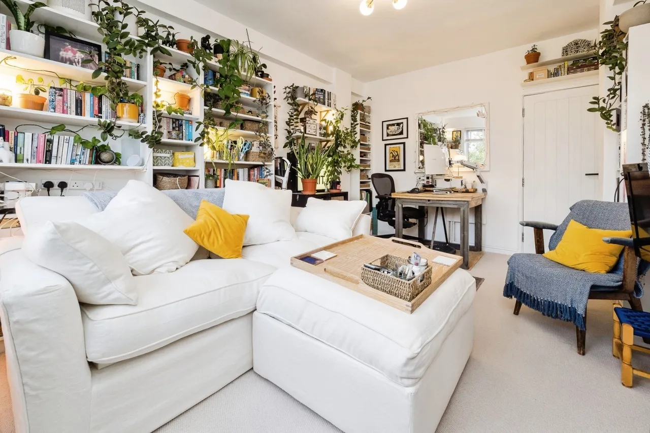 1 bed flat for sale, Mile End Road, London, E1