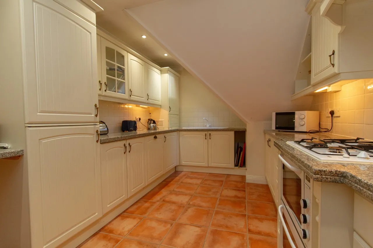 Flat 6, Greenwood Manor Church Road, Fleet, GU51 4NA, photo 5