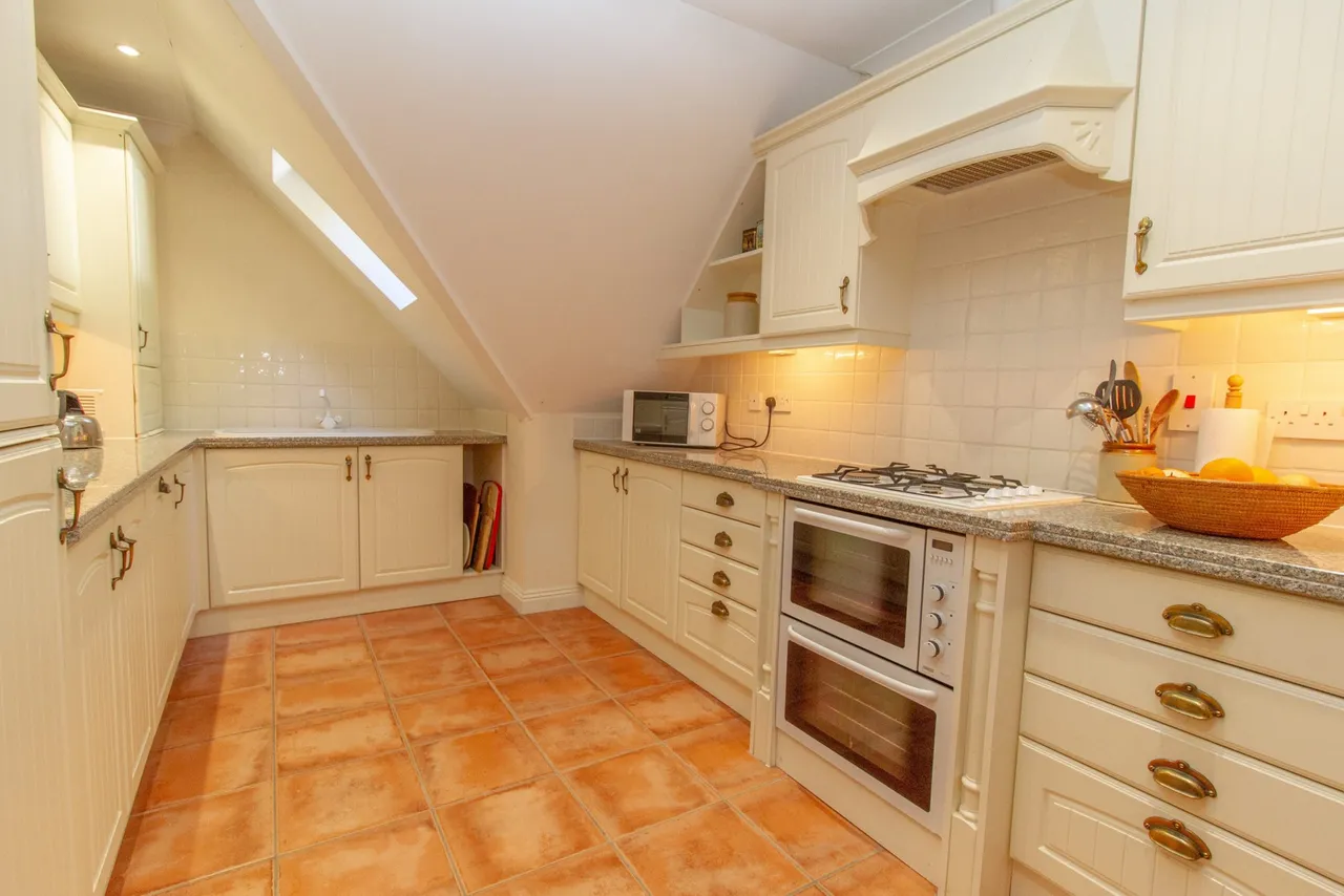Flat 6, Greenwood Manor Church Road, Fleet, GU51 4NA, photo 2