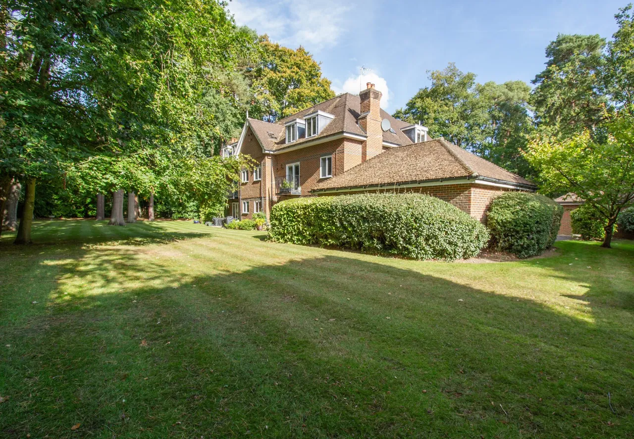 Flat 6, Greenwood Manor Church Road, Fleet, GU51 4NA, photo 10