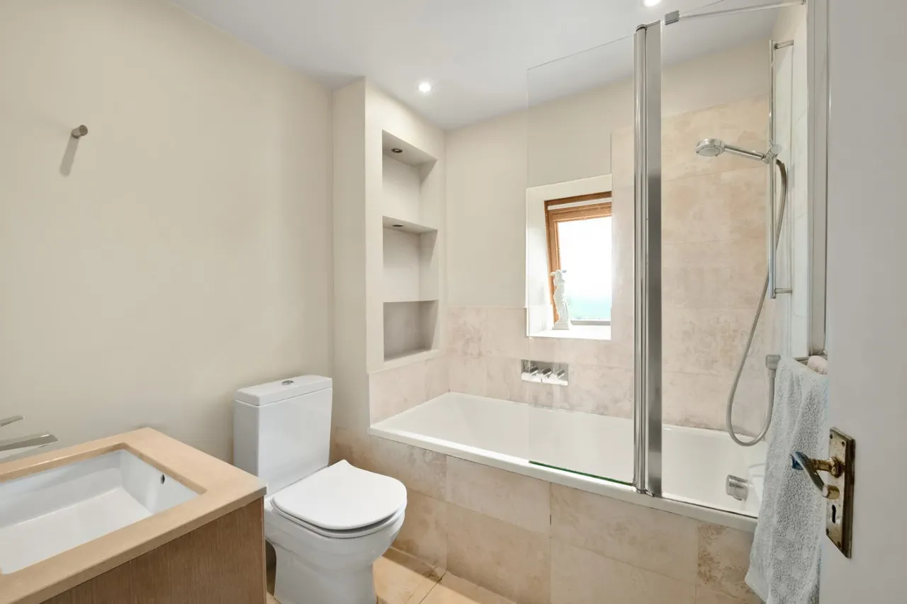 Trinity Road, London, SW18, photo 9