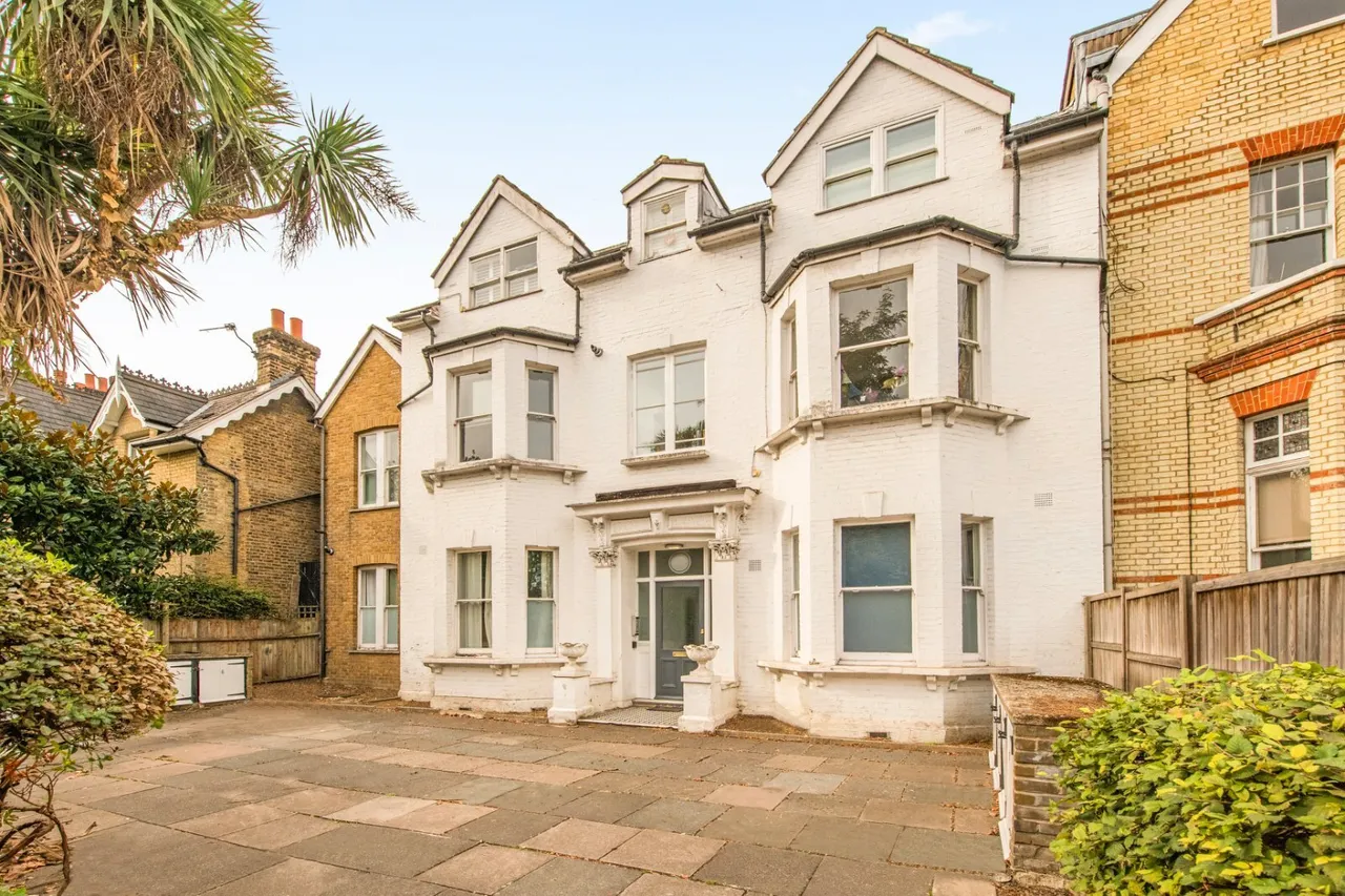 2 bed flat for sale, Trinity Road, London, SW18