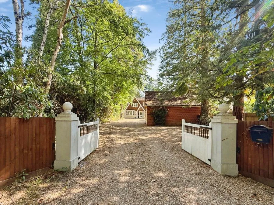 4 bed house for sale, Lower Wokingham Road, Crowthorne, RG45