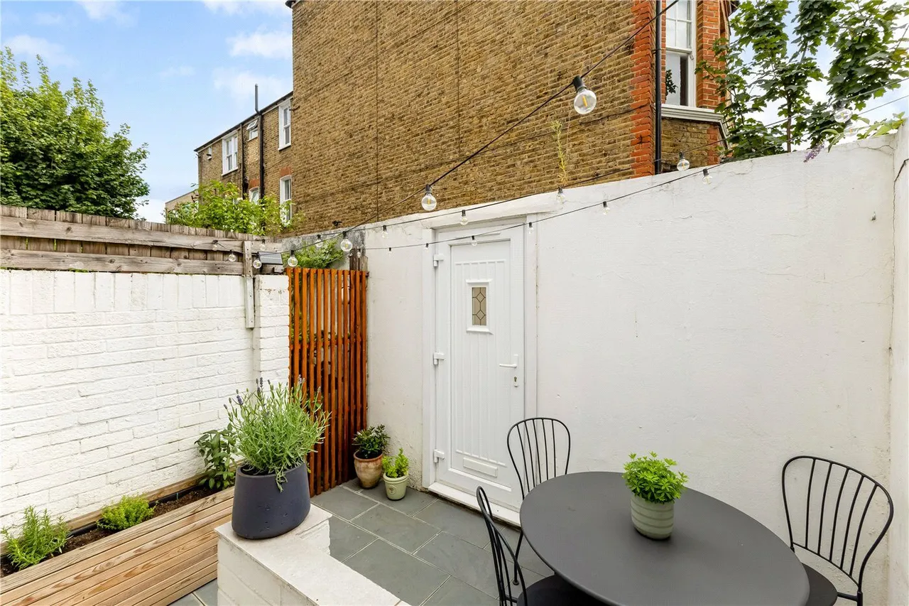 Clapham High Street, London, SW4, photo 10