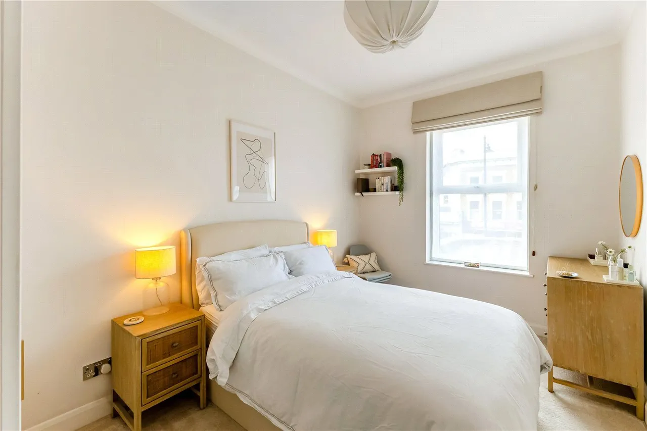 Clapham High Street, London, SW4, photo 7