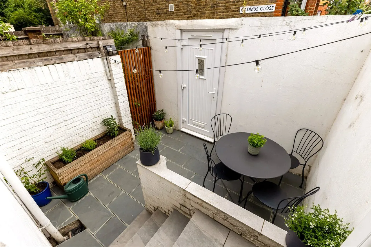 Clapham High Street, London, SW4, photo 9