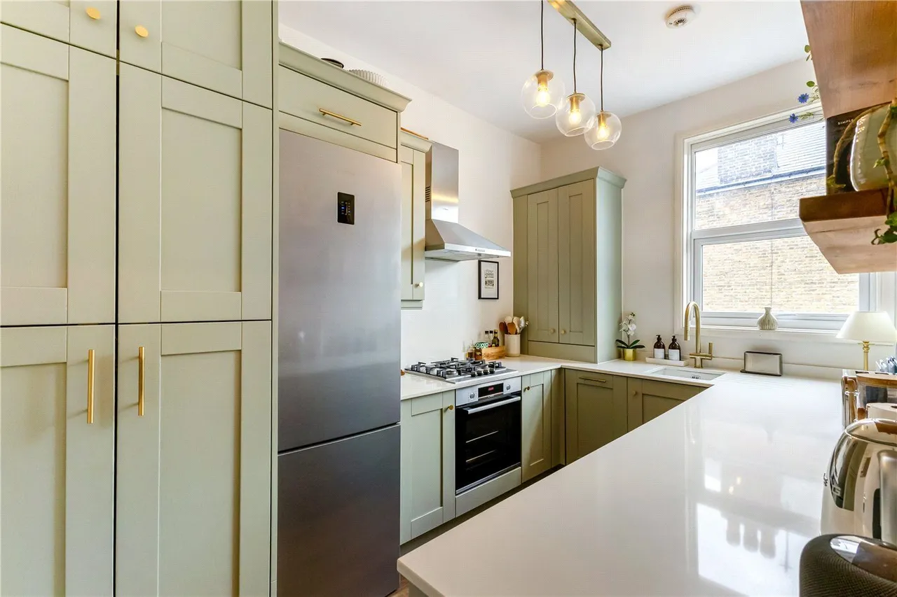 Clapham High Street, London, SW4, photo 5