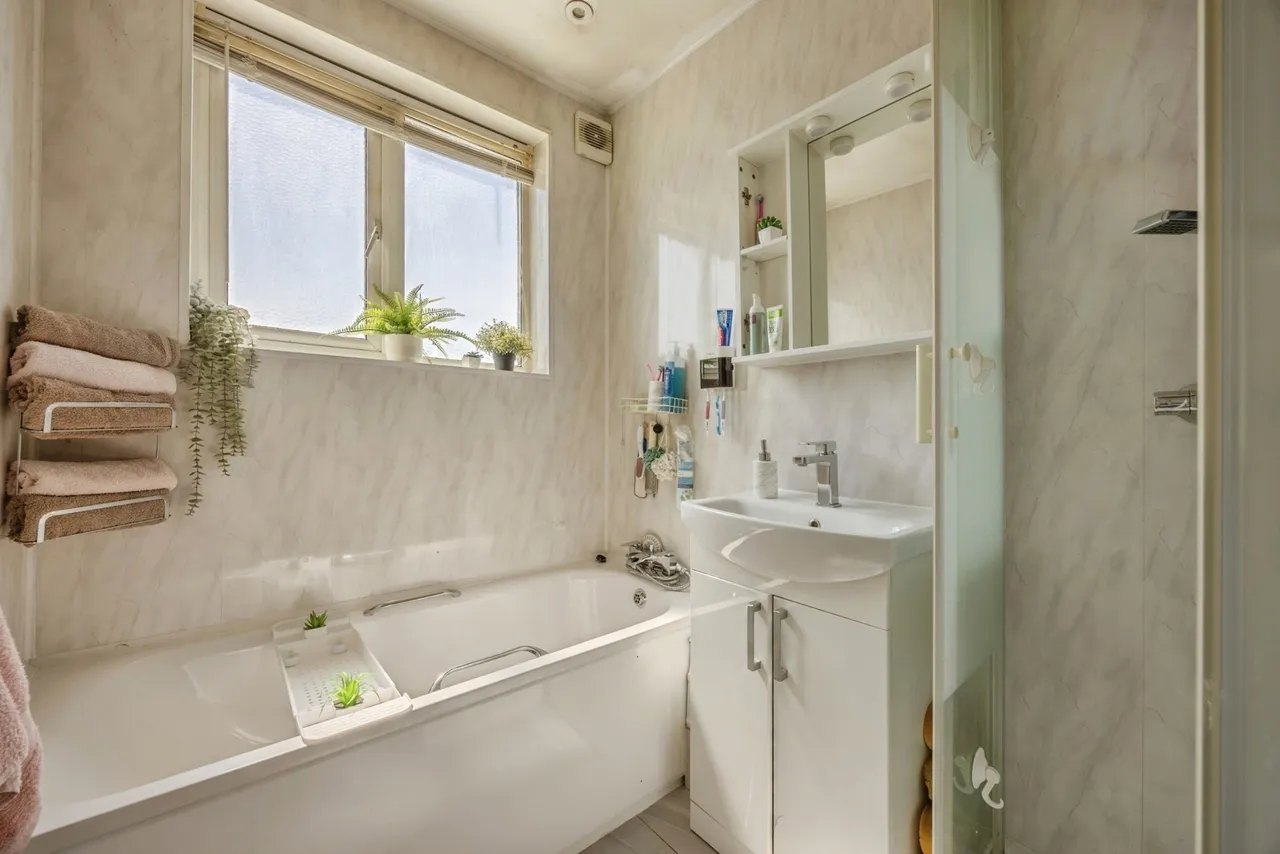 Oriel Close, Mitcham, CR4, photo 15
