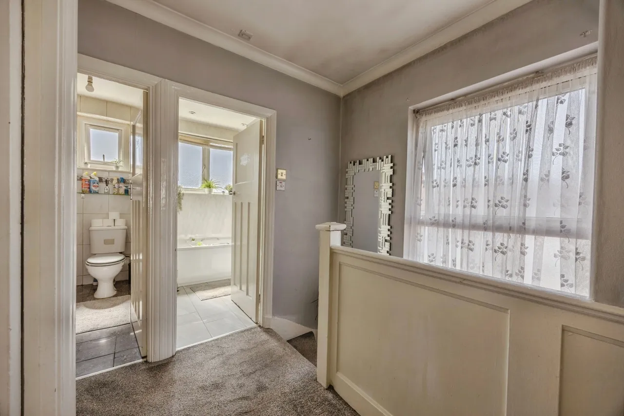 Oriel Close, Mitcham, CR4, photo 16