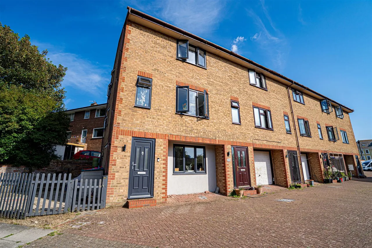 3 bed house for sale, West Hill Road, St. Leonards-On-Sea