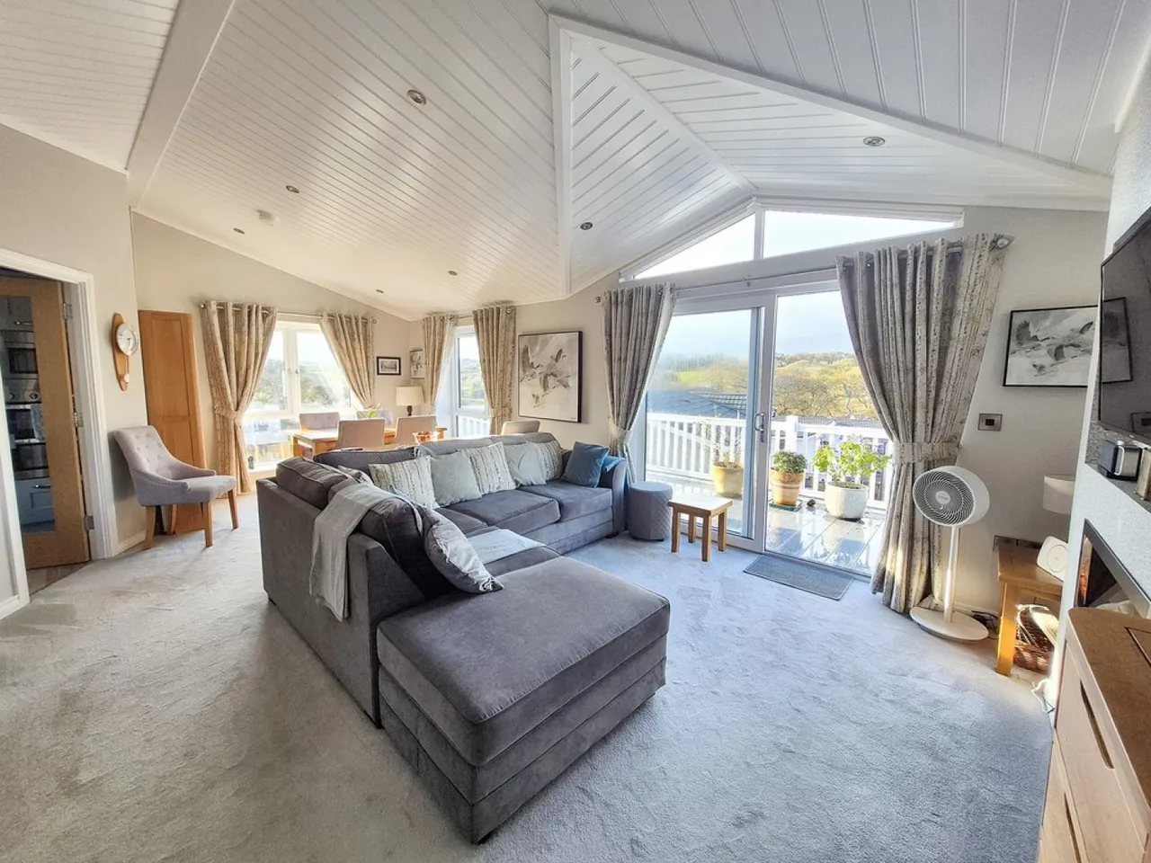 2 bed house for sale — Goldenbank