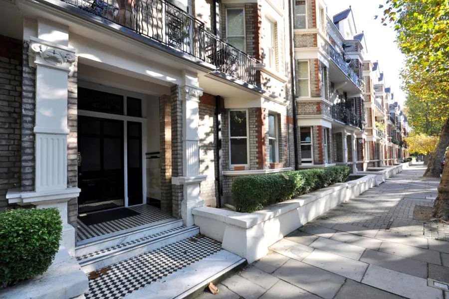 3 bed flat for sale — Castellain Road, London, W9 1HG