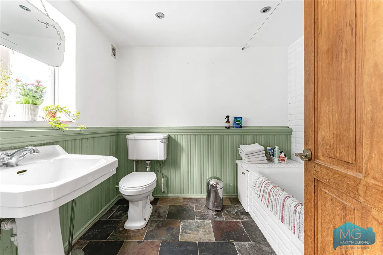 Brackenbury Road, London, N2, photo 6