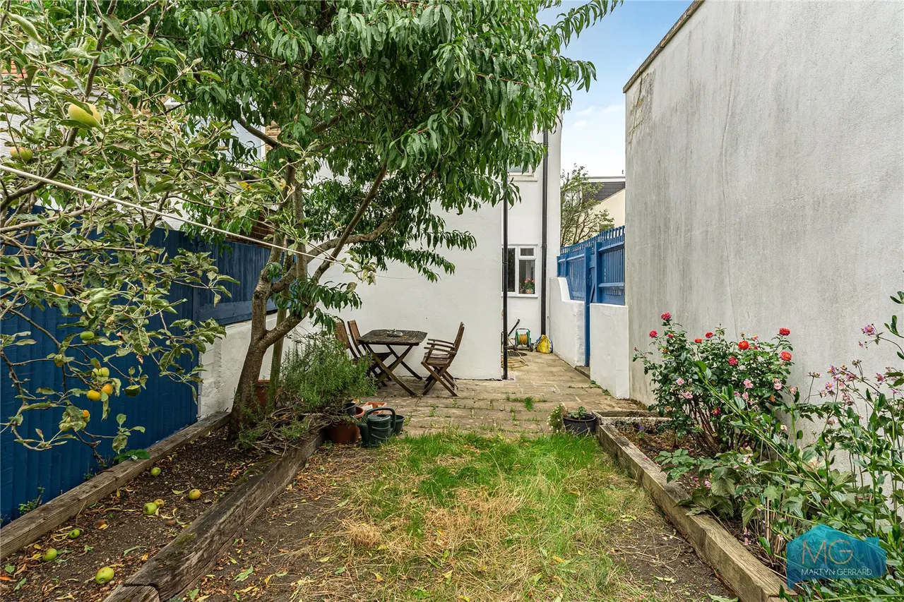 Brackenbury Road, London, N2, photo 17