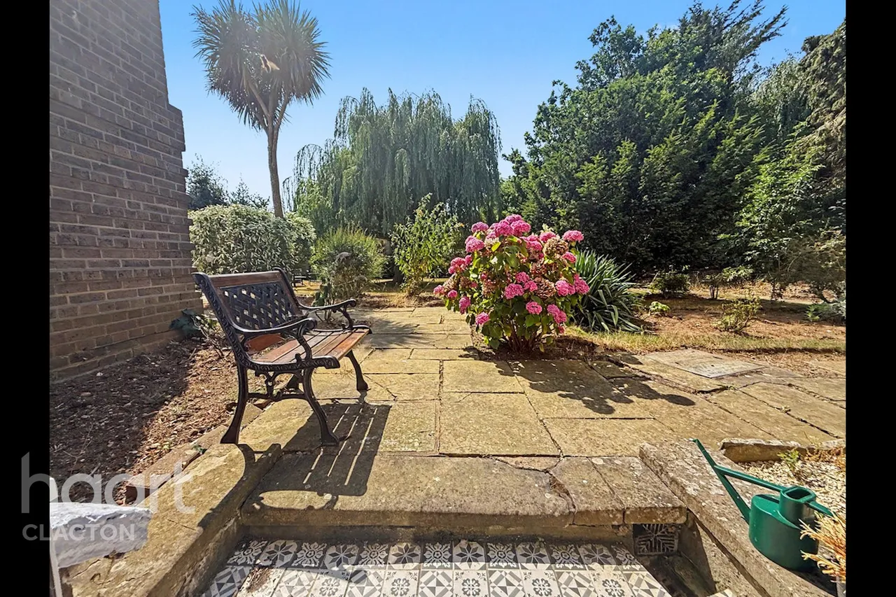 Second Avenue, Frinton-On-Sea, CO13, photo 12