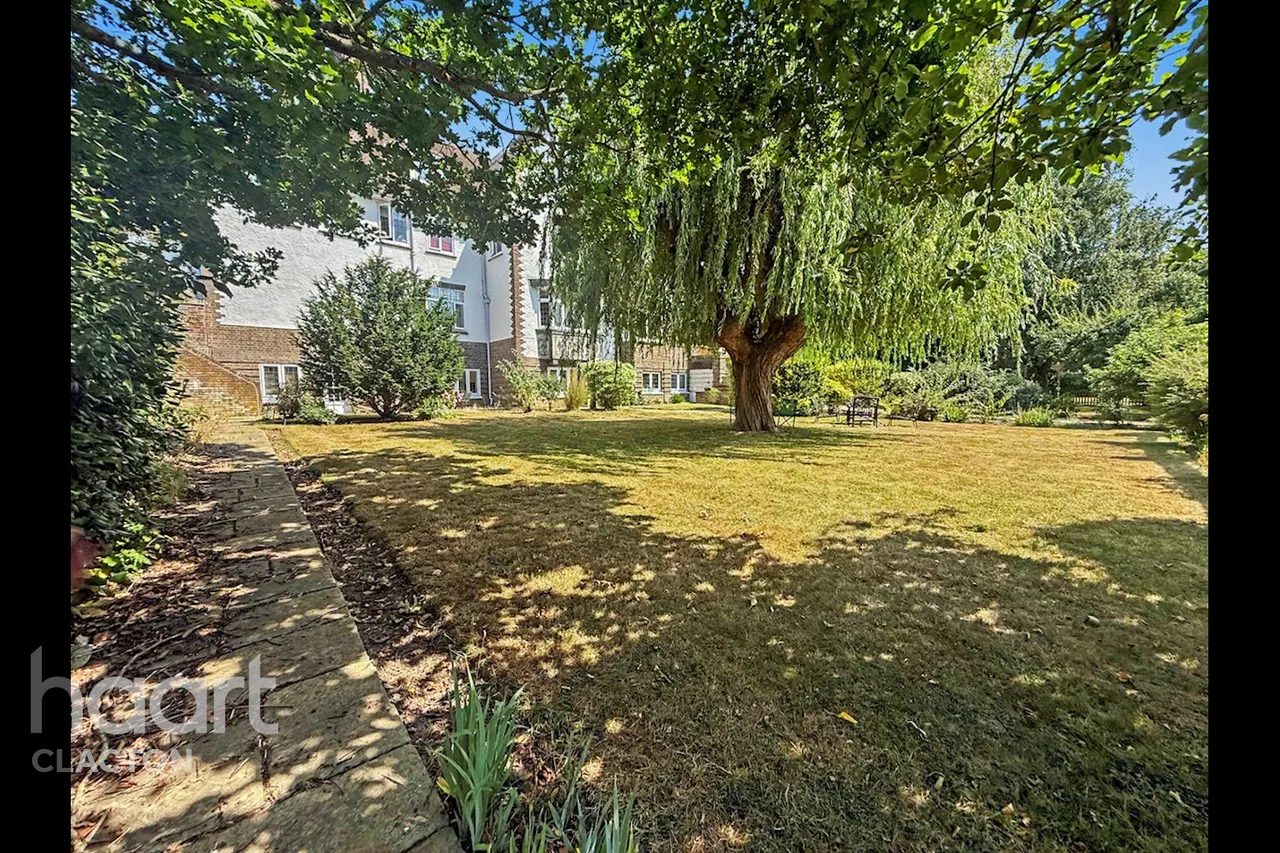 Second Avenue, Frinton-On-Sea, CO13, photo 13