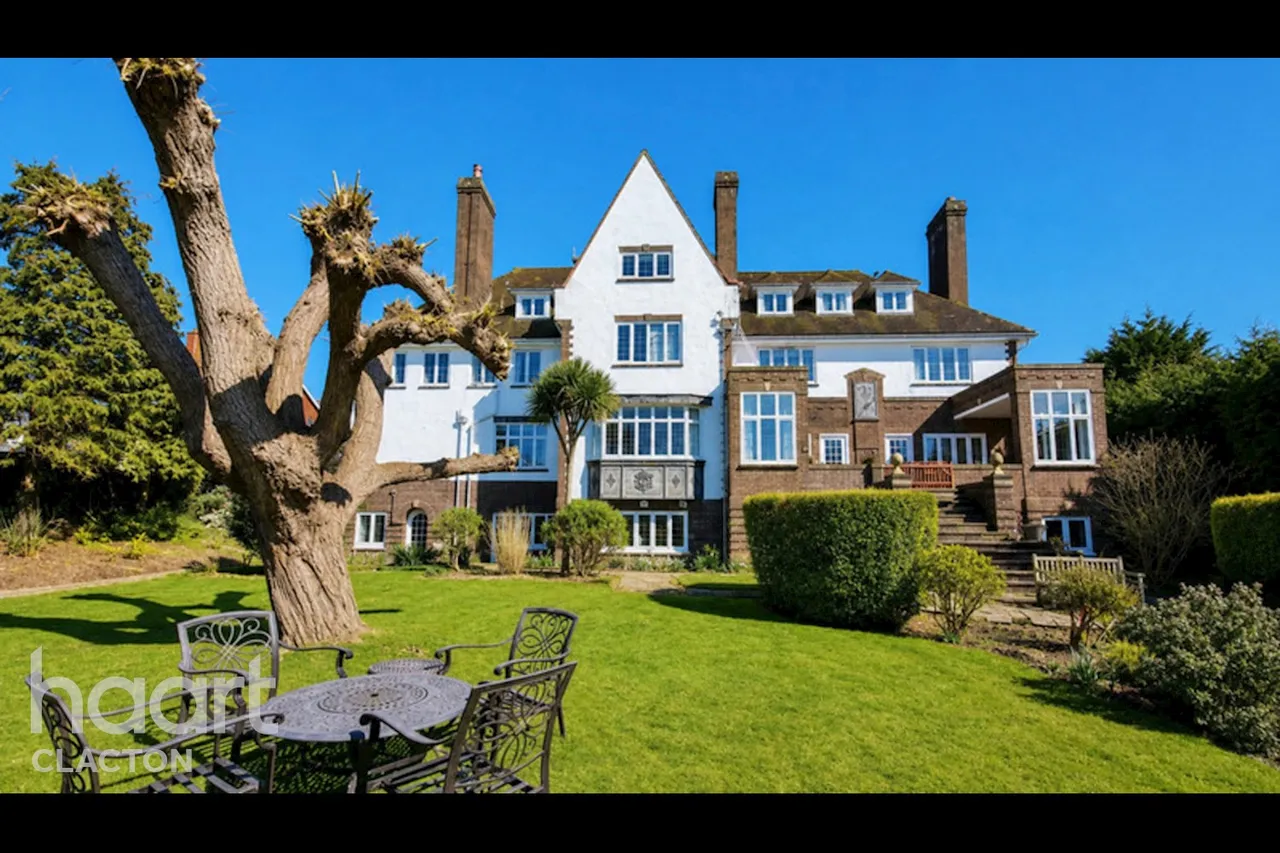 2 bed flat for sale, Second Avenue, Frinton-On-Sea, CO13