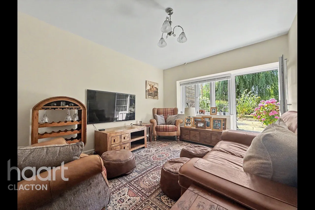 Second Avenue, Frinton-On-Sea, CO13, photo 6