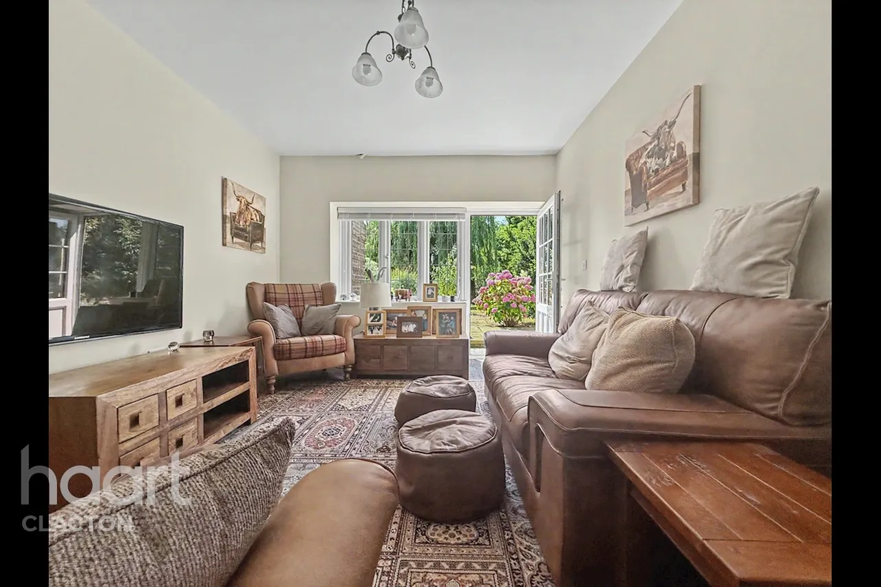 Second Avenue, Frinton-On-Sea, CO13, photo 2