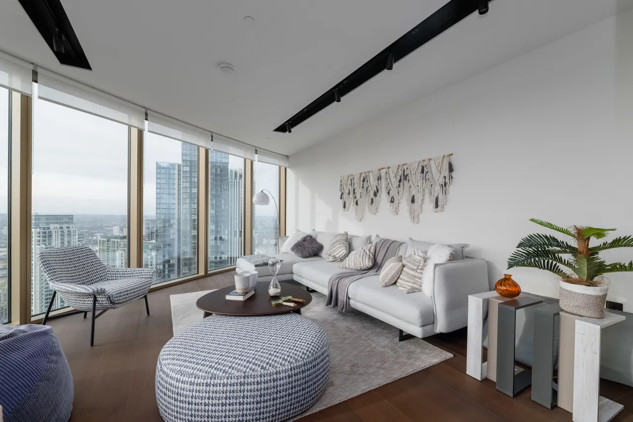 3 bed flat for sale — Park Drive, London, E14