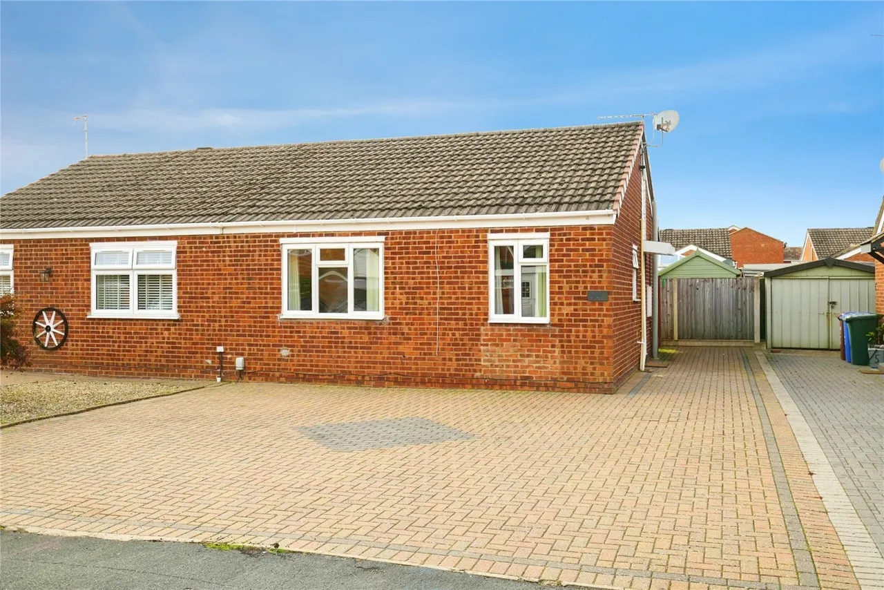 2 bed house for sale, Shaw Close, Bicester, OX26