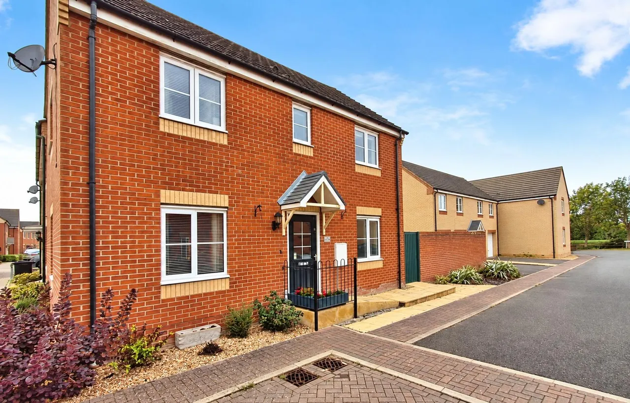 3 bed house for sale, Brooklands Way, Bourne, PE10