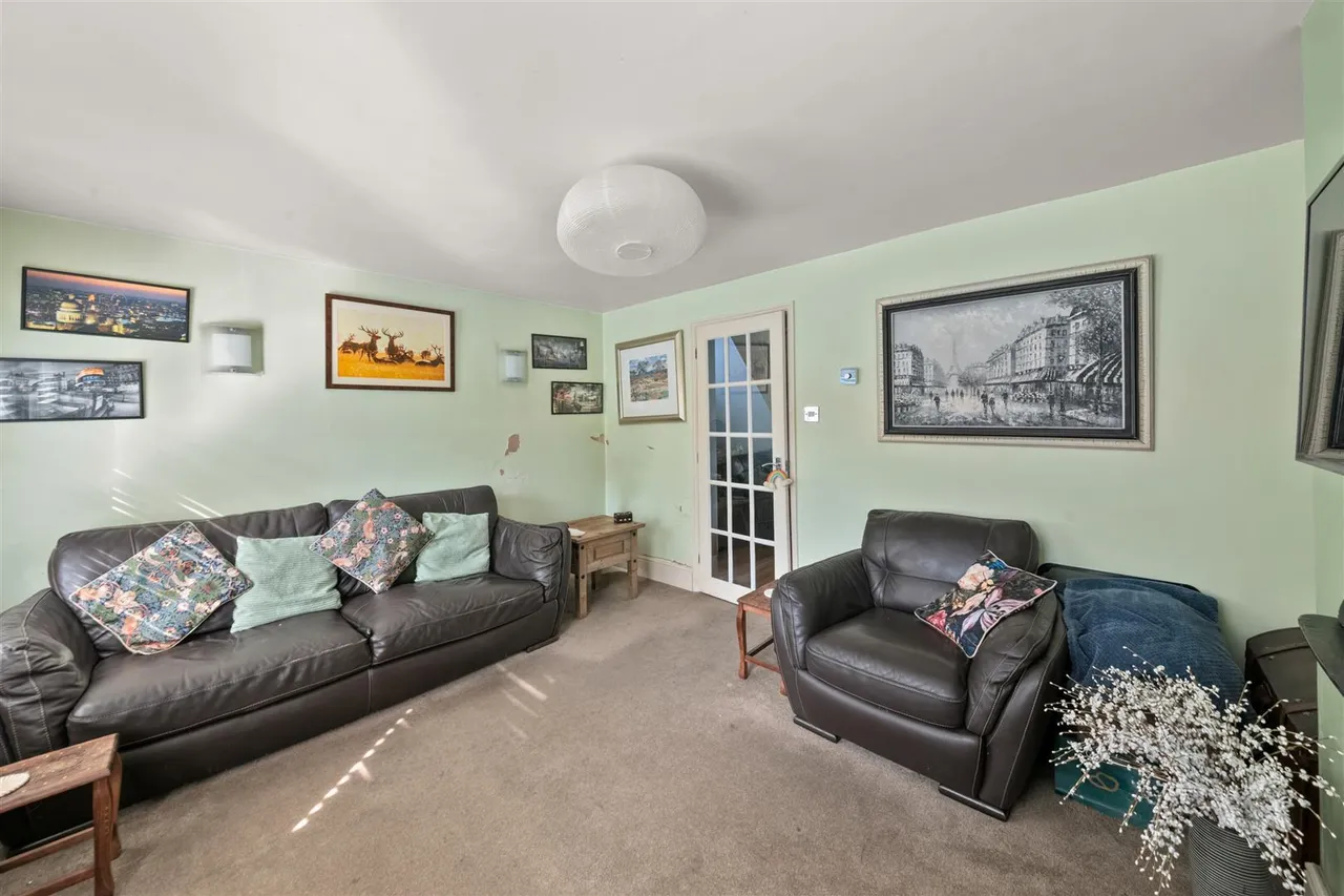 Harlington Road, Uxbridge, photo 5