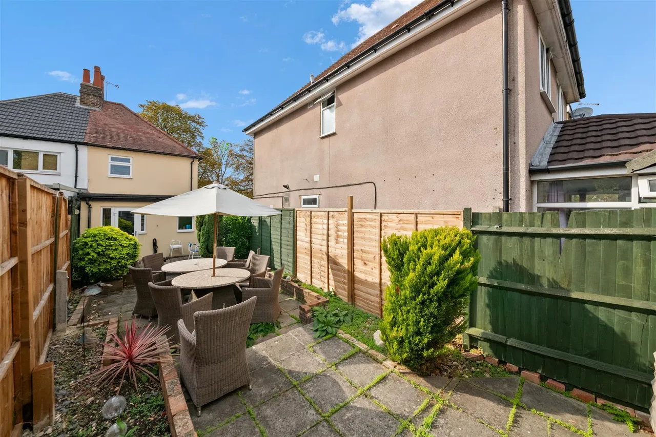 Harlington Road, Uxbridge, photo 12