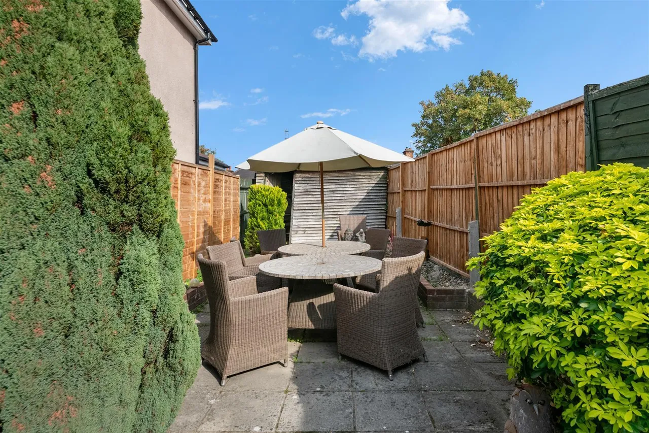 Harlington Road, Uxbridge, photo 8