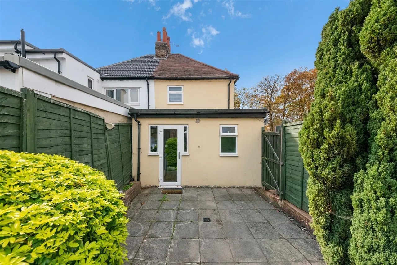 Harlington Road, Uxbridge, photo 11